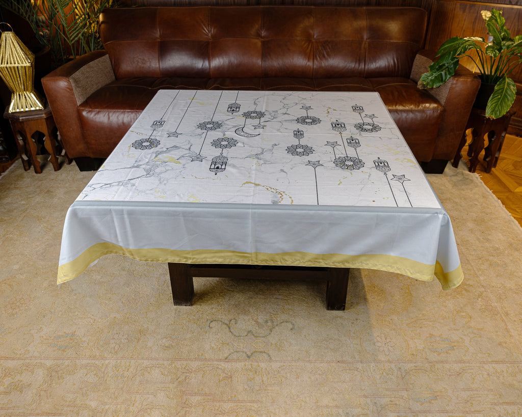 The marble effect chains and lanterns table cover
