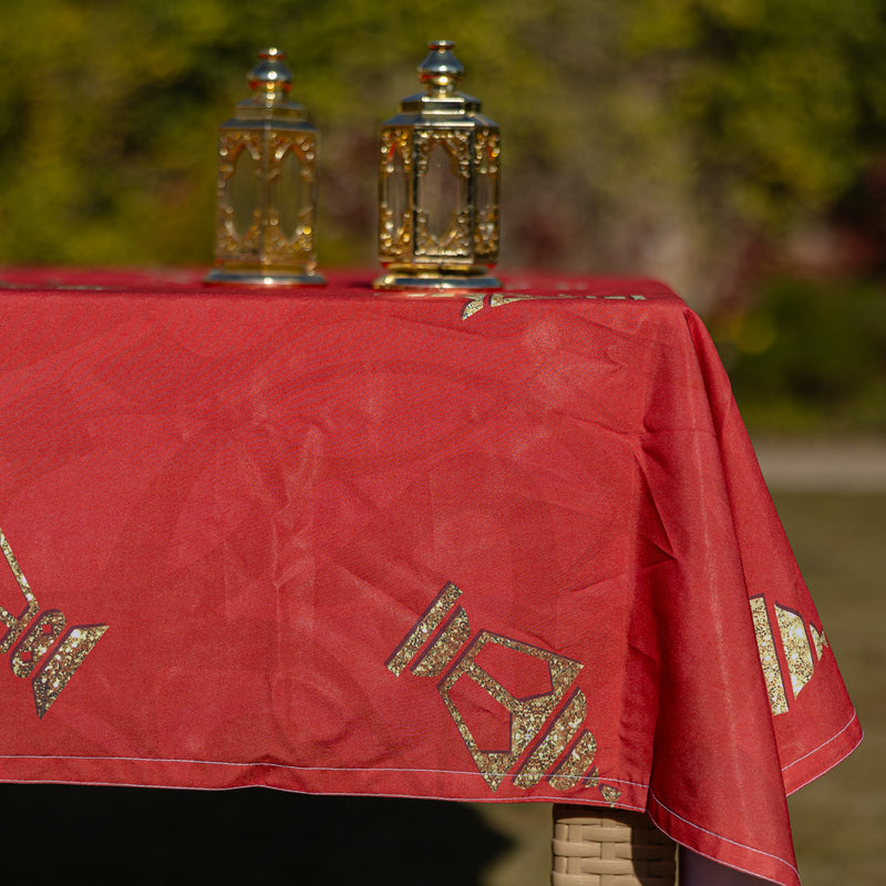 The burgundy shimmery fawanis table cover