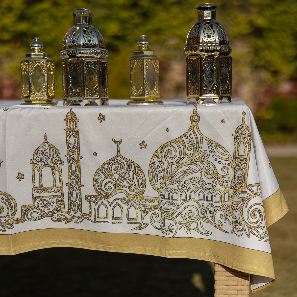 Lailaty shimmery table cover- 024