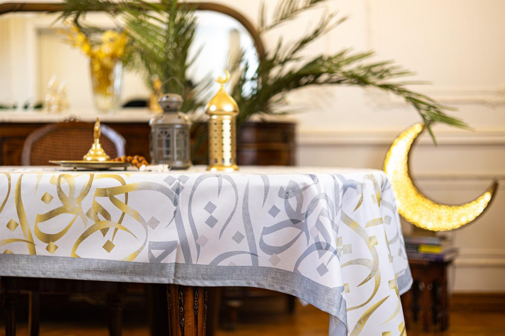 The calligraphy infusion table cover (M)
