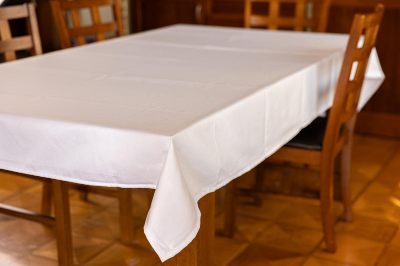 The Plain White table cover (Pre-order takes one week)