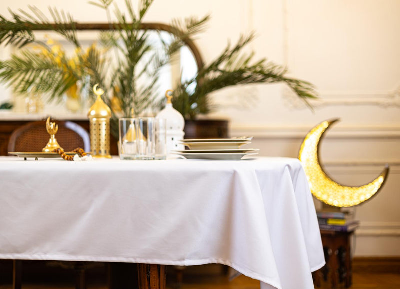 The Plain White table cover (Pre-order takes one week)
