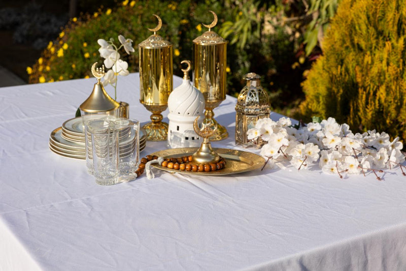The Plain White table cover (Pre-order takes one week)