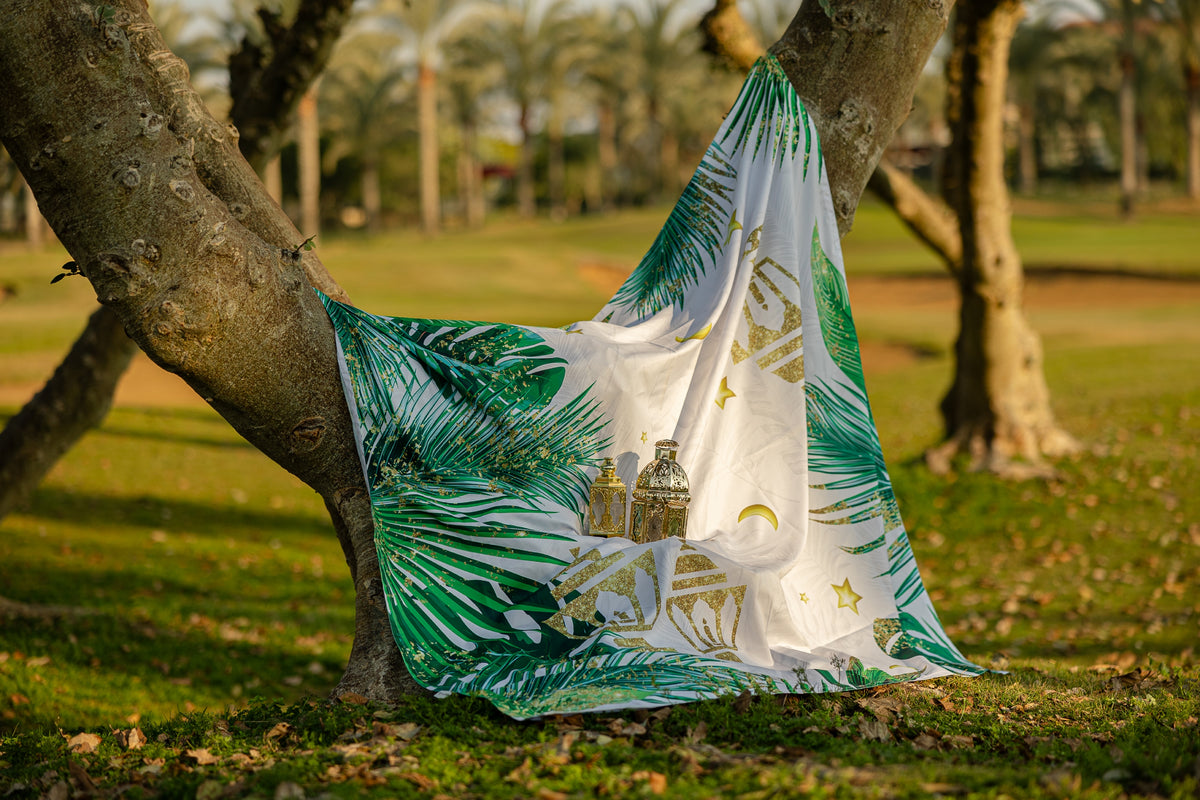 The garden heaven lanterns table cover