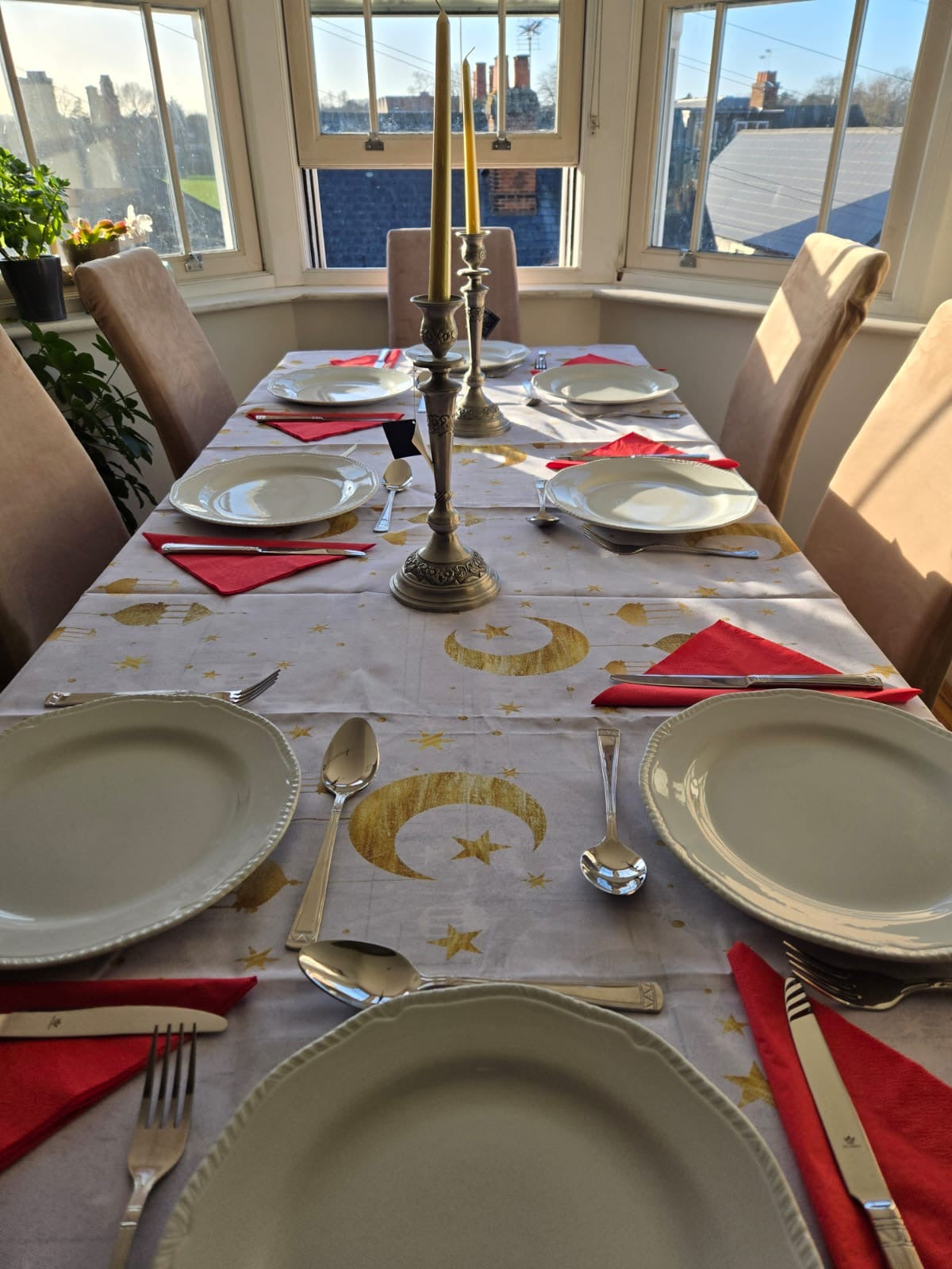 The Magical Golden Crescents table cover- 082