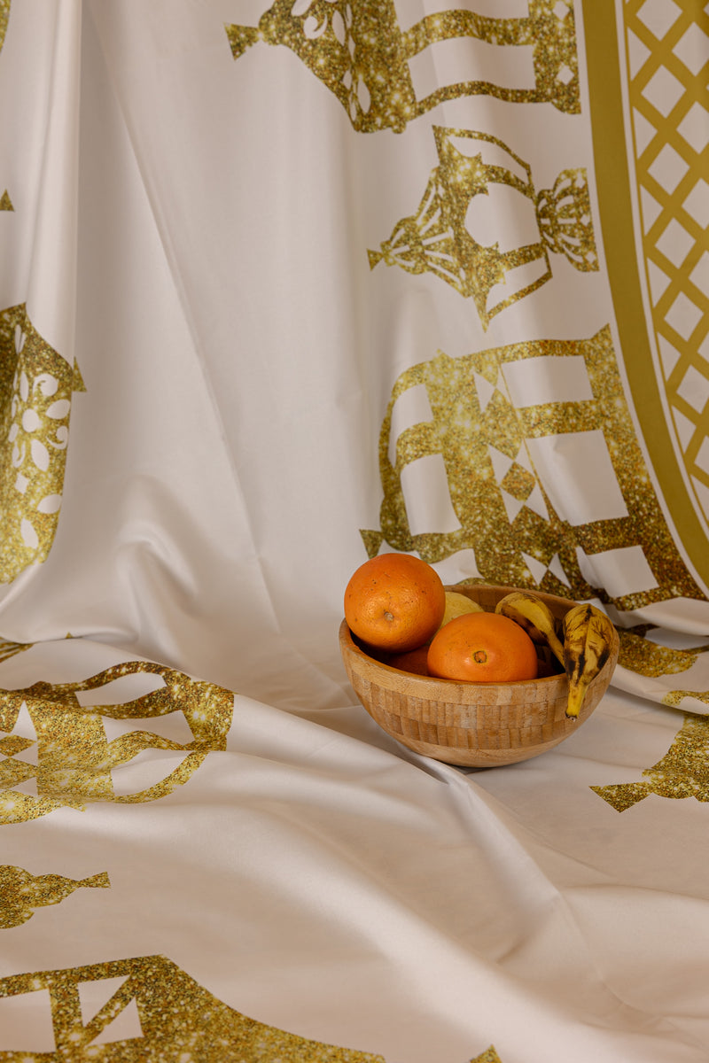 The Golden Mega shimmery table cover