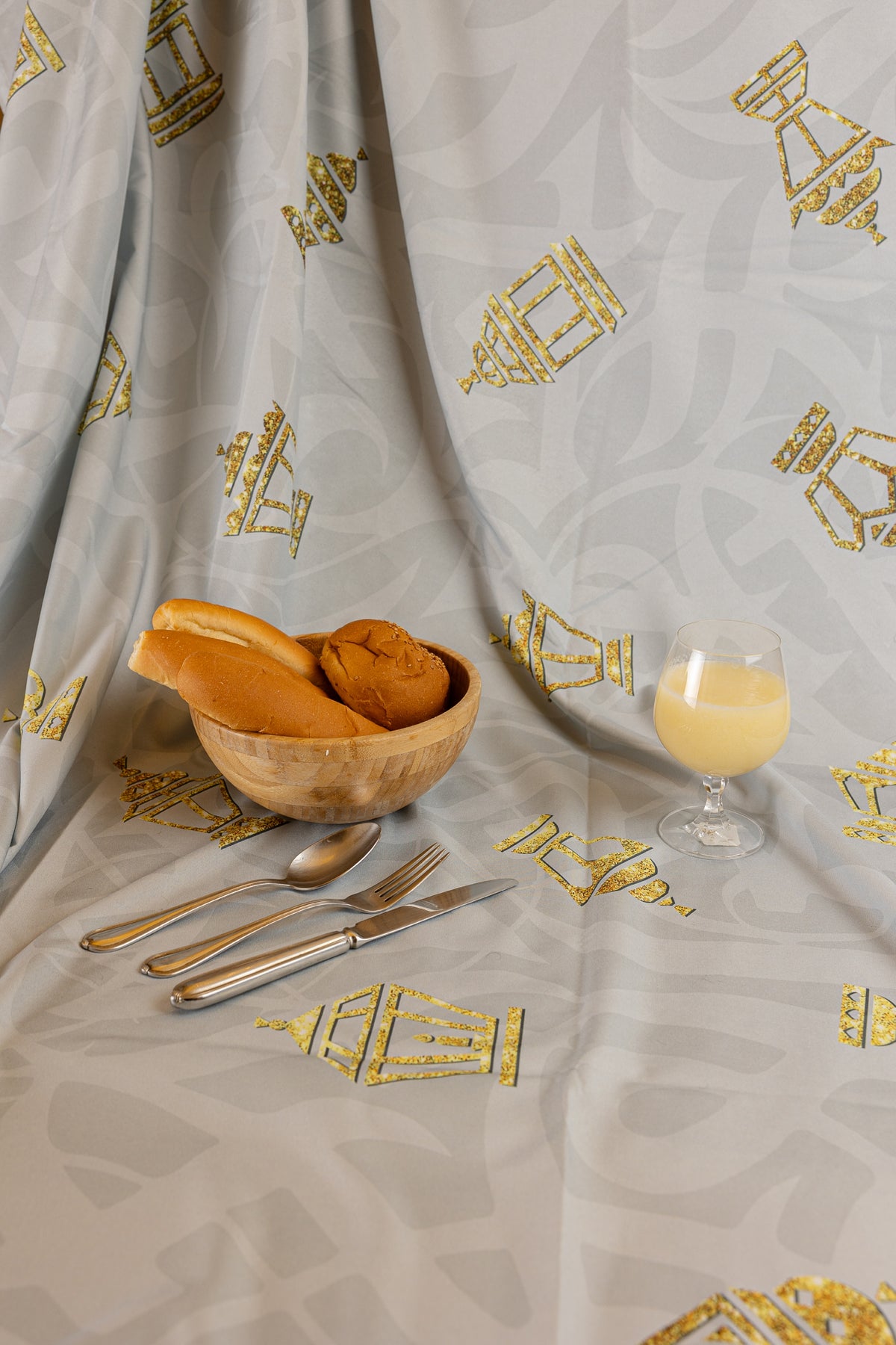 The Grey Mini Lanterns Table Cover (M)