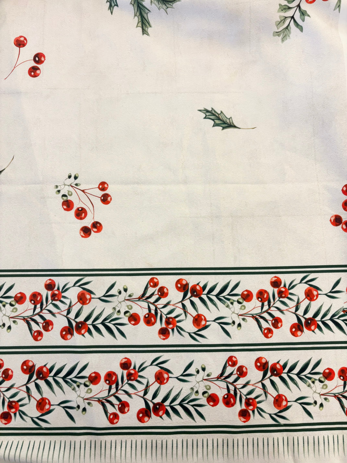 The Classy Mistletoe table cover