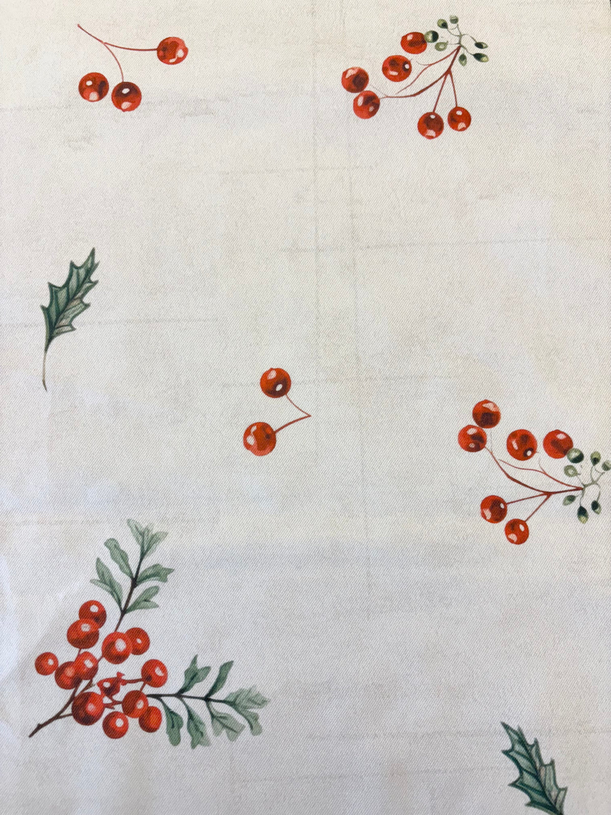 The Classy Mistletoe table cover