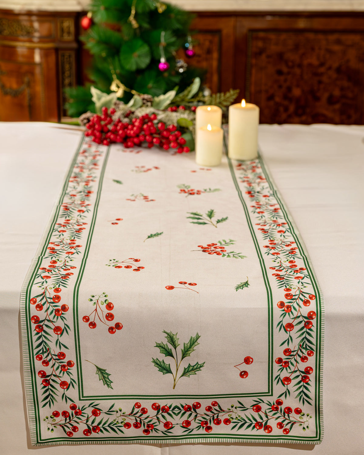 The Mistletoe Motif Runner