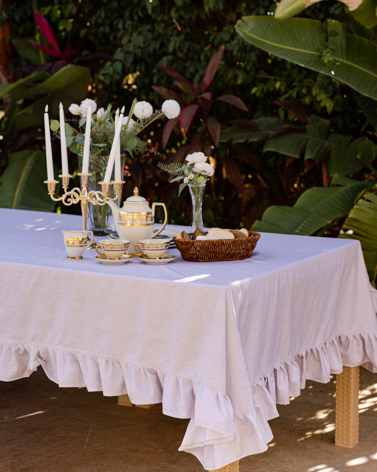 Che Bella Ruffles Table cover (Pre-Order takes 10 days)