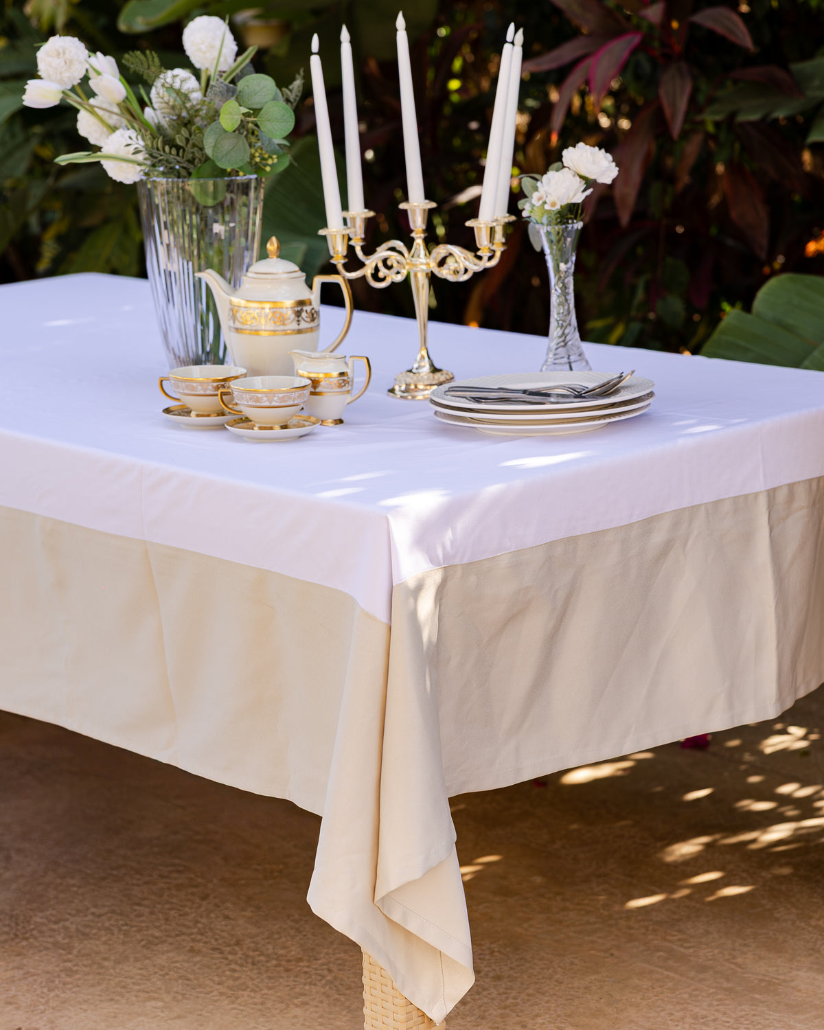 The Monochrome Elegance table cover (White and Beige) - table covers