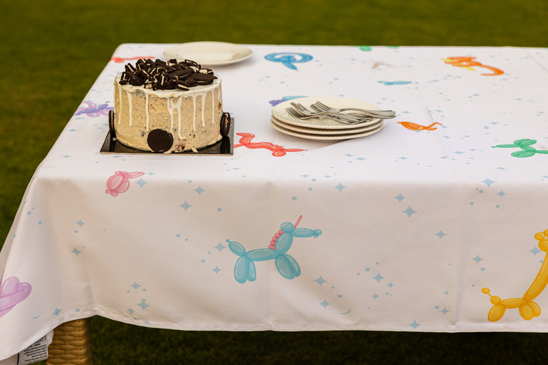 The Happy twisting balloons table cover