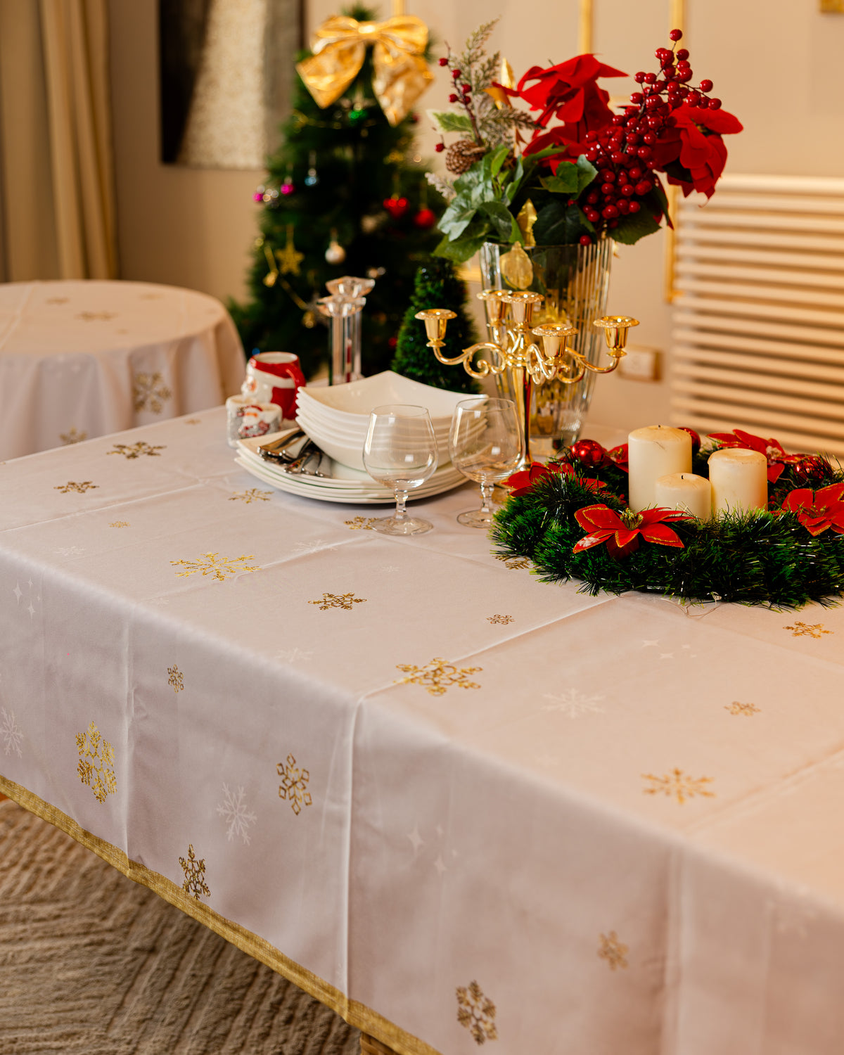 The Gold Snowflake Sparkle table cover