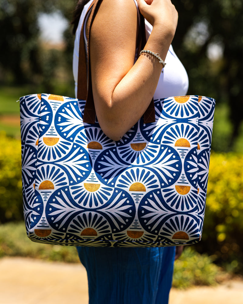 The Geo Indigo tote bag – alternate view | Omash