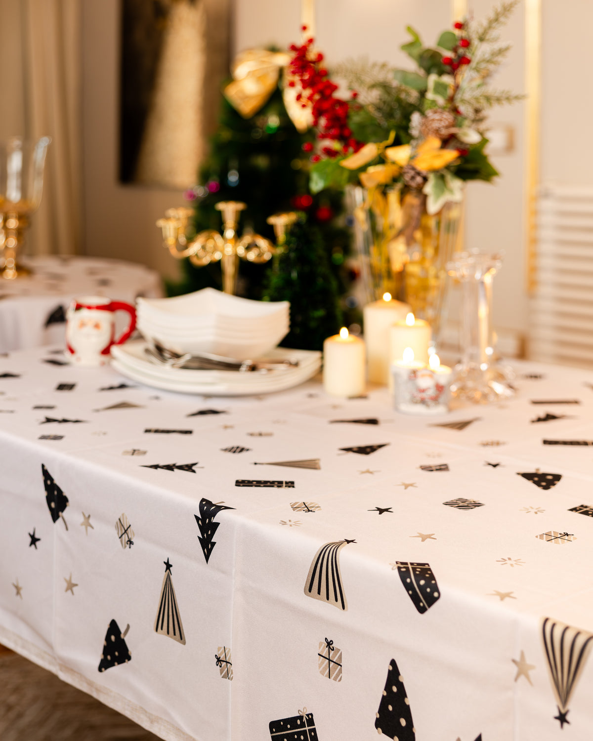 The Wintertime Whispers table cover