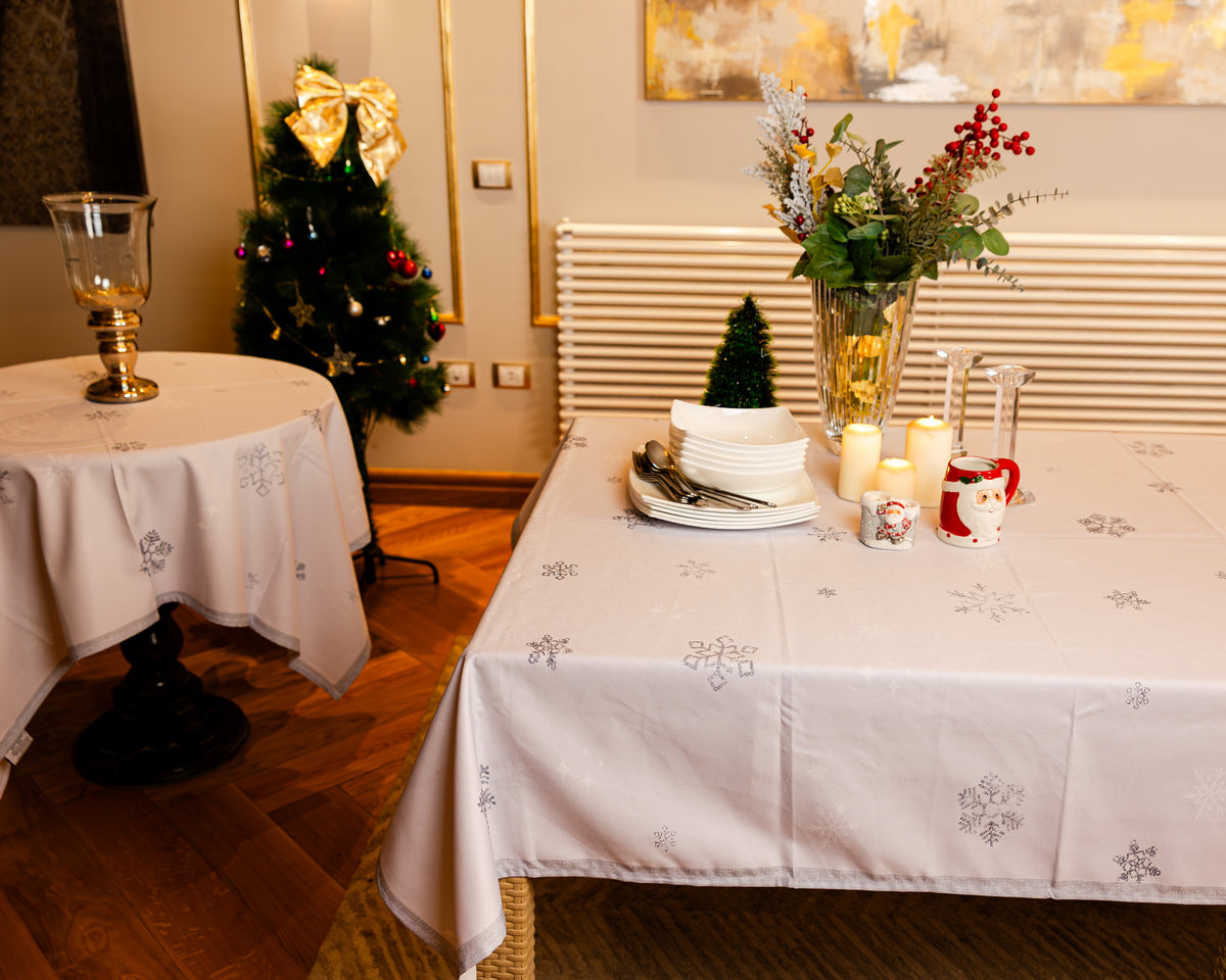 The Silver Snowflake Sparkle table cover