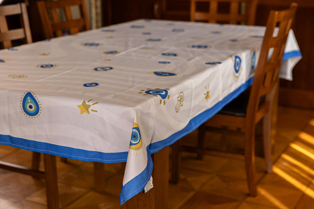 The Rippled blue eyes table cover