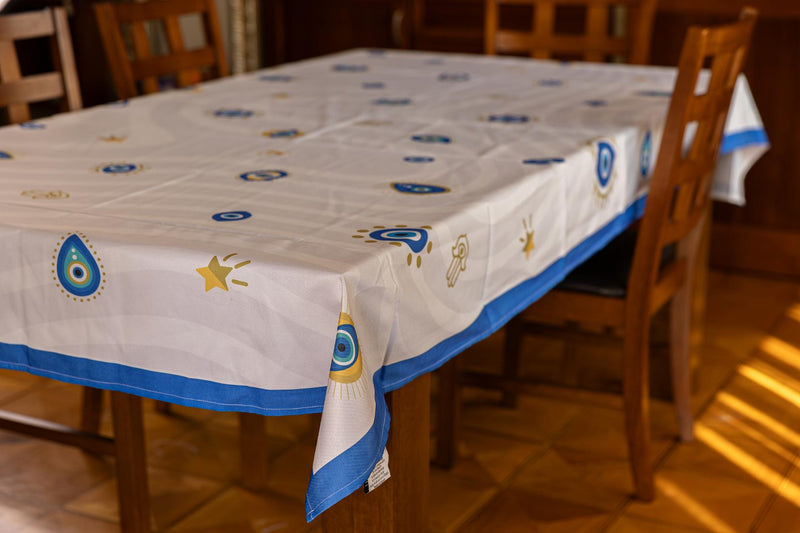 The Rippled blue eyes table cover