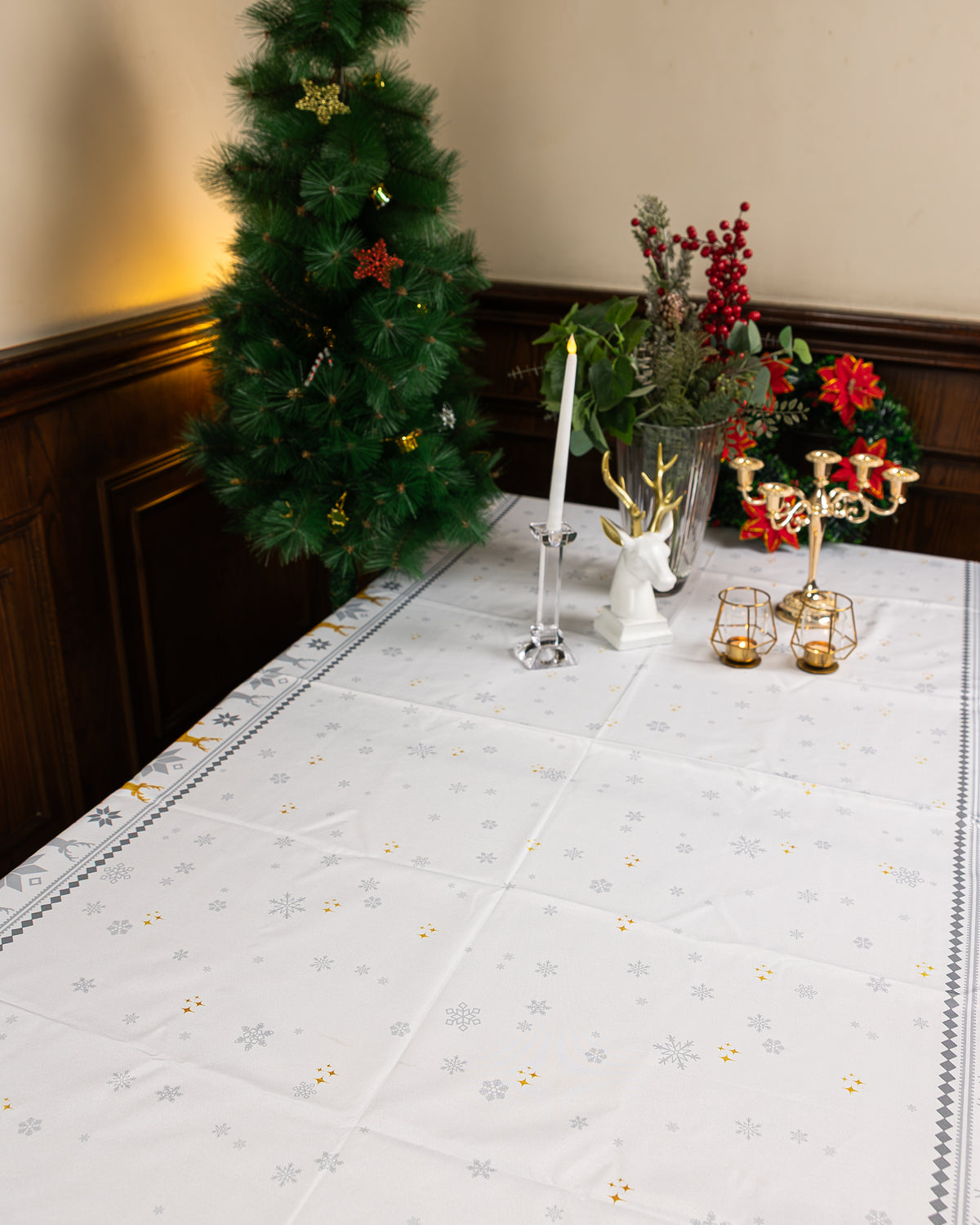 The Gilded Reindeers statement table cover - 244