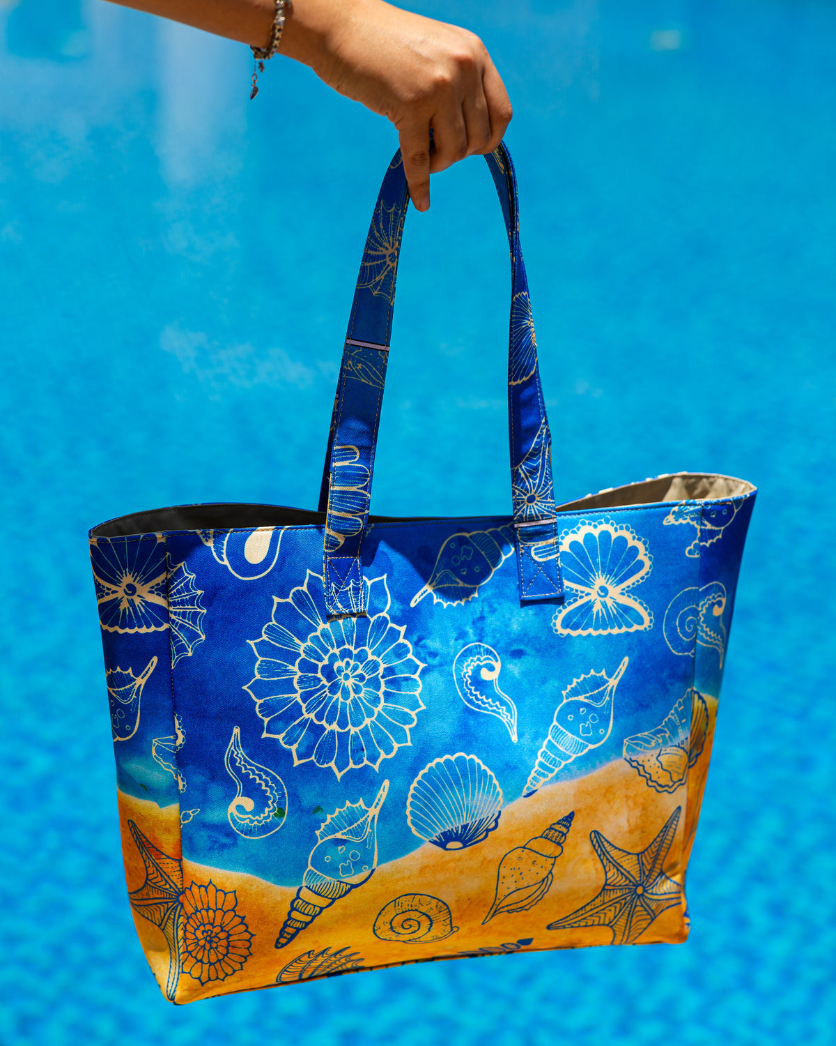 The Coastal Shells tote bag – view 4 | Omash