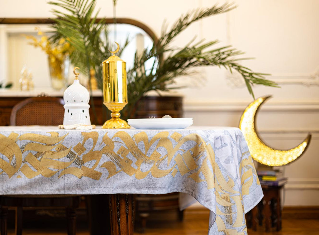The Chic Caligraphy in grey table cover (pre-order takes 5 days)