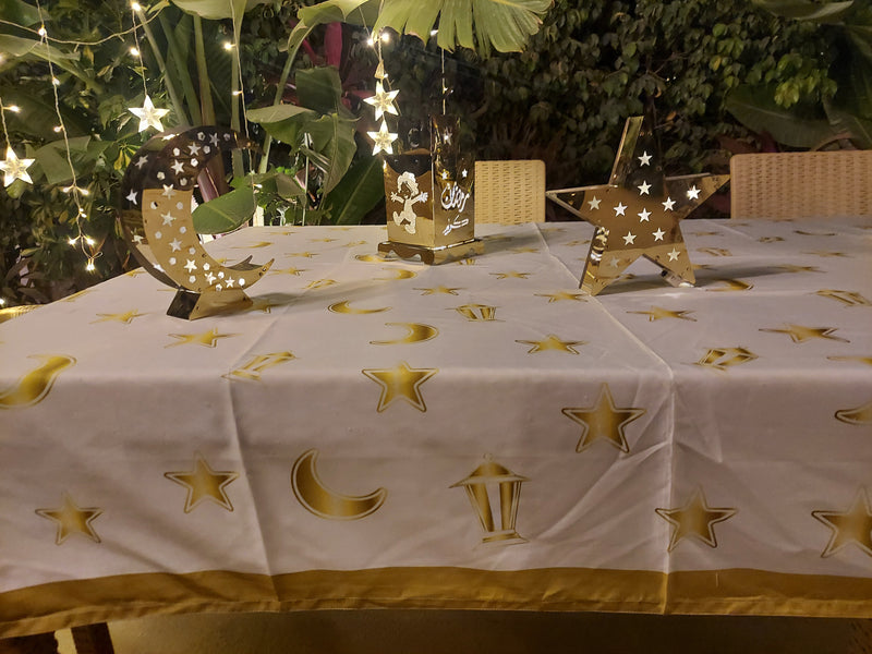 The golden mini fawanis and stars table cover