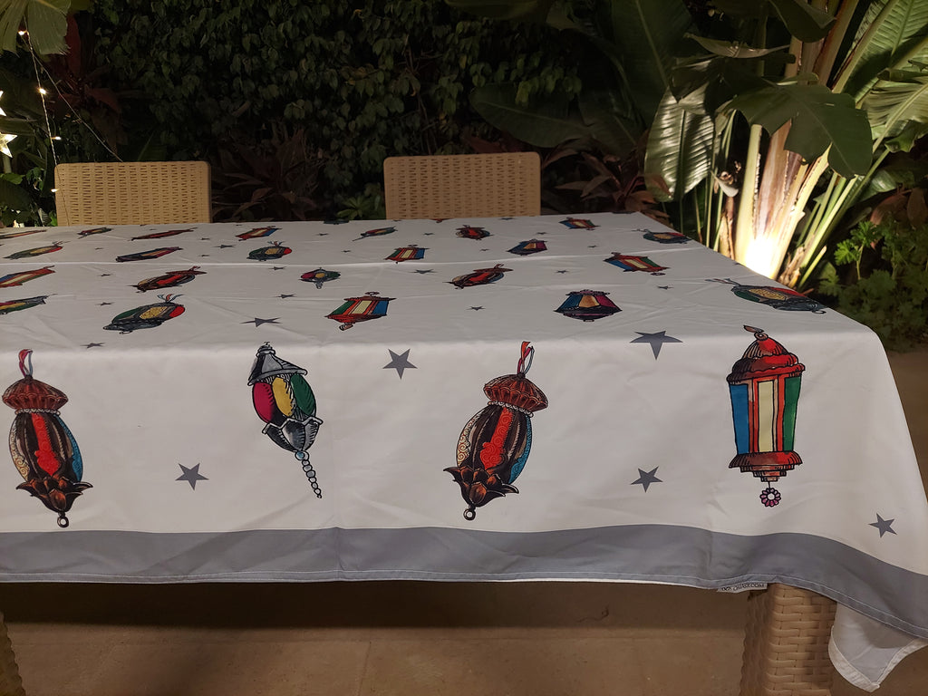 The random lanterns table cover