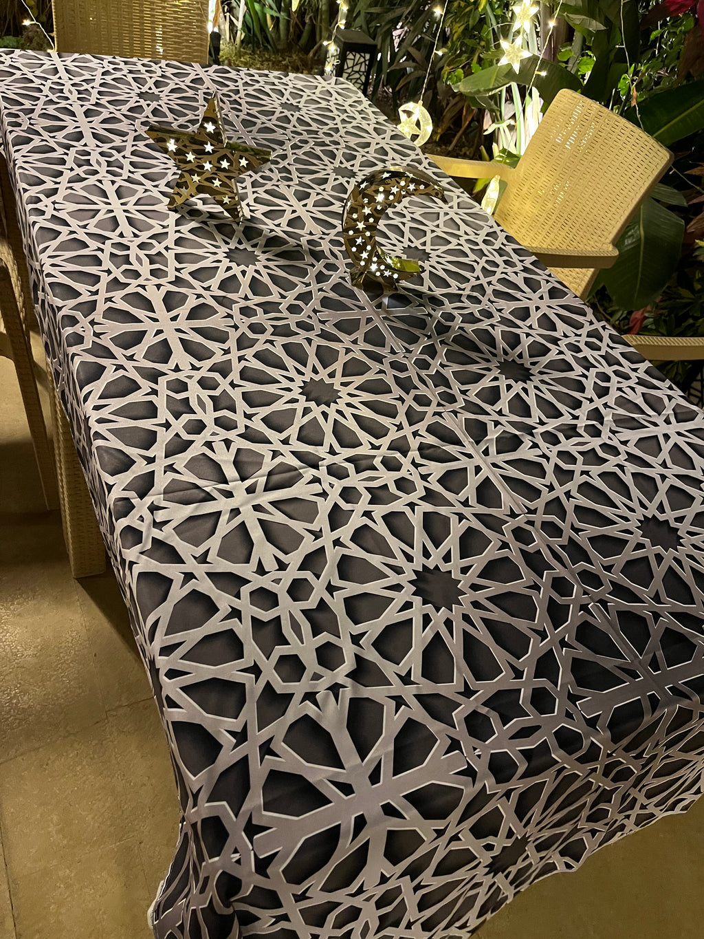 The 3D Islamic grey table cover